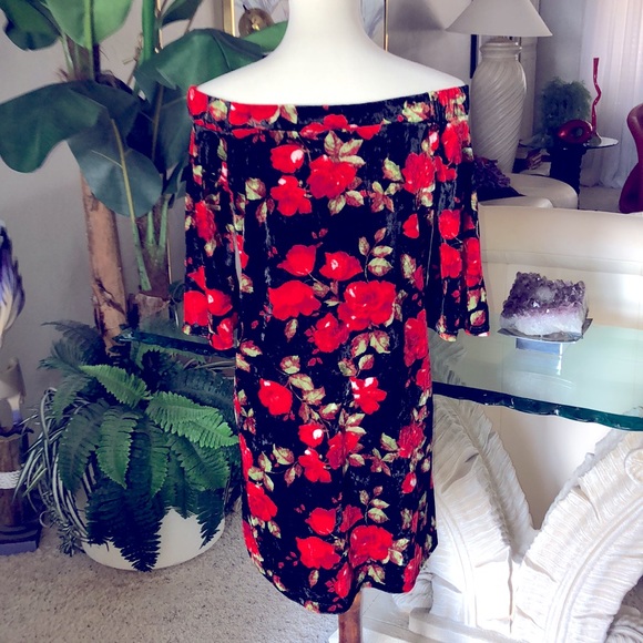 SZ S-M NEW COLD SHOULDER SHORT SLEEVE DRESS LIGHTWEIGHT WITH BEAUTIFUL-COLORS - Picture 3 of 6